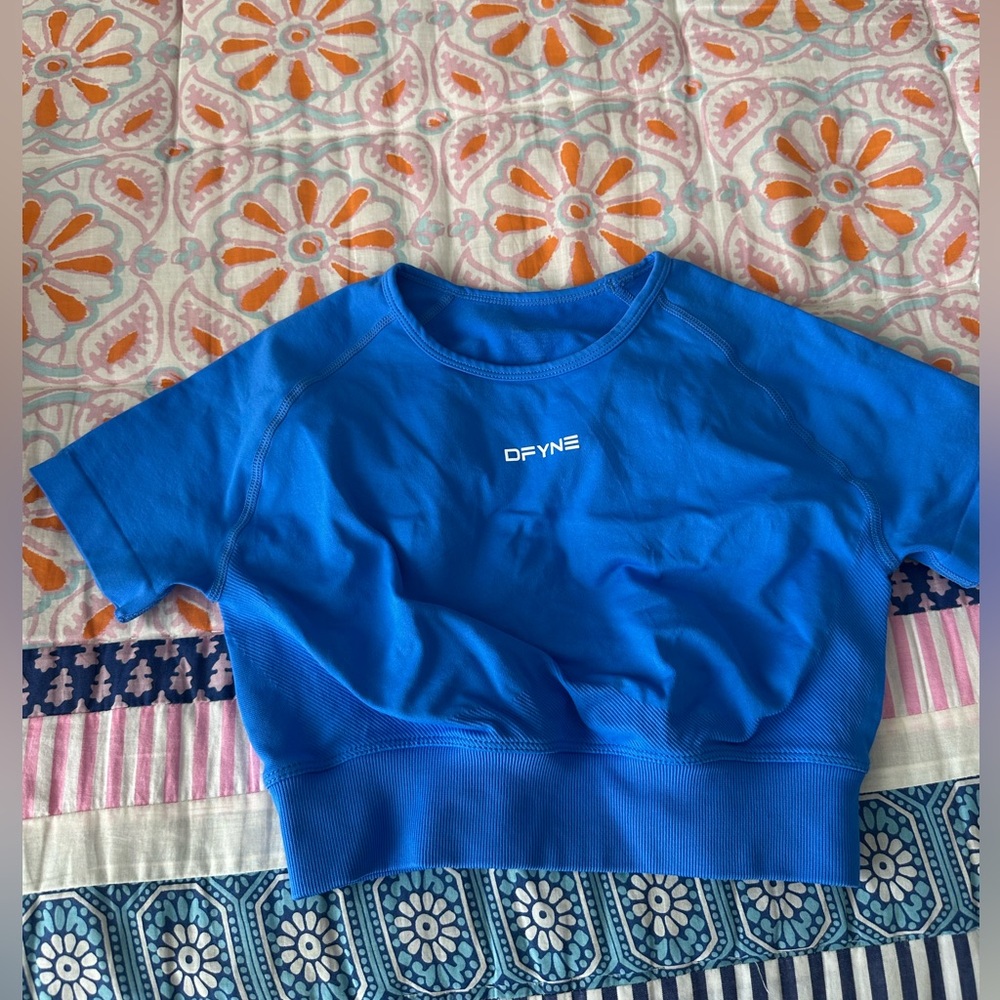 DFYNE IMPACT CROP TOP
*worn twice*